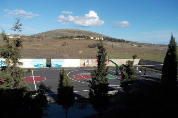 Γήπεδο Μπάσκετ και βόλεϊ στο Γυμνάσιο Λιβαδοχωρίου