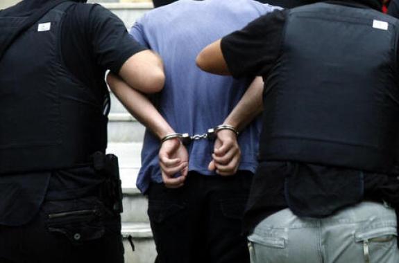 35χρονος έκλεψε τρεις φόρες το ίδιο παντοπωλείο στη Βρίσα 