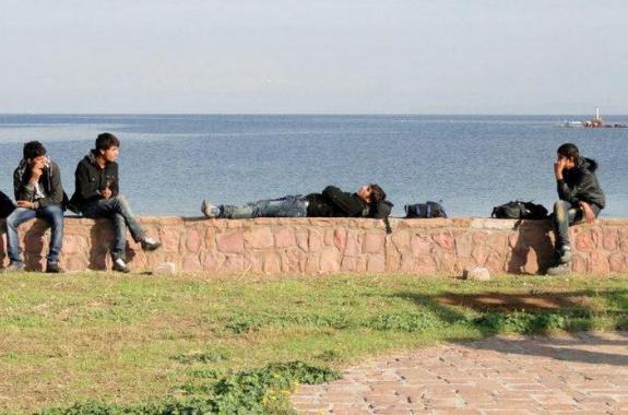 Όργιο εκμετάλλευσης σε βάρος των μεταναστών που φτάνουν στη Λέσβο ζωντανοί ή νεκροί