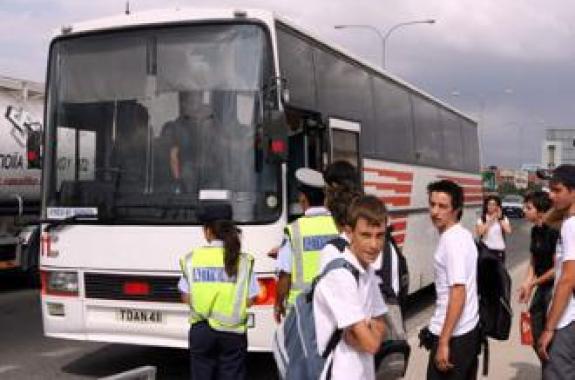 Υπογράφηκε η παράταση της σύμβασης μεταφοράς των μαθητών από το ΚΤΕΛ