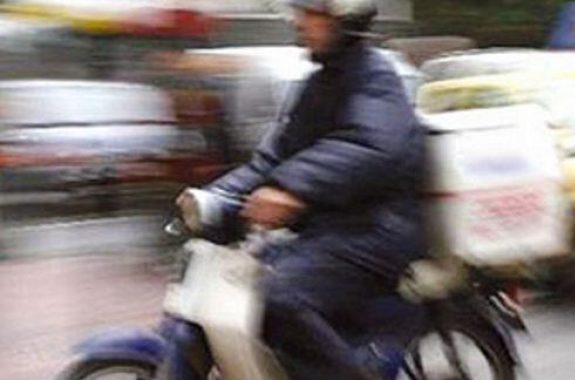 Ο καλός διανομέας («πακετάς») της Μυτιλήνης... «Φίλε σ’ευχαριστώ...»