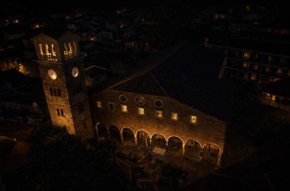 Το ντοκιμαντέρ του parapolitika.gr αποκαλύπτει την ιστορία της θαυματουργής εικόνας της Παναγίας Αγίας Σιών στην Αγιάσο Λέσβου και το φιρμάνι του σουλτάνου που άλλαξε το χωριό.