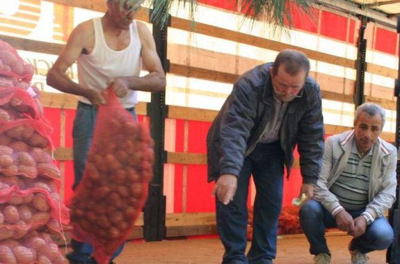 Φθηνές πατάτες και ελαιόλαδο στη Μυτιλήνη