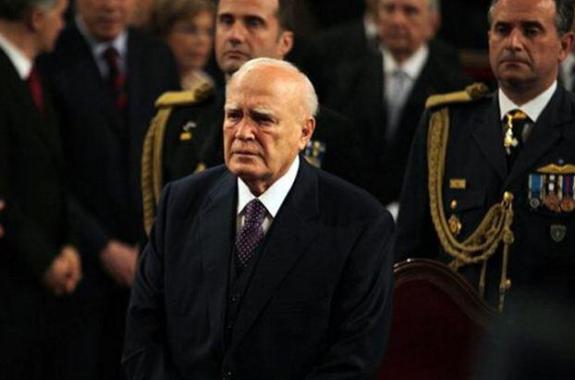 Πρωτοφανής επίθεση της Χρυσής Αυγής με ύβρεις κατά του Παπούλια