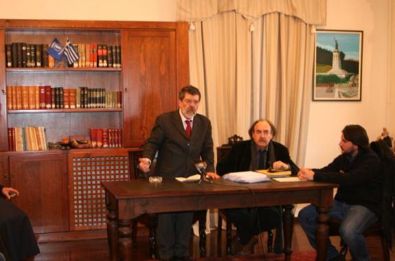 Μοίρασε επιδόματα σε άπορα κορίτσια