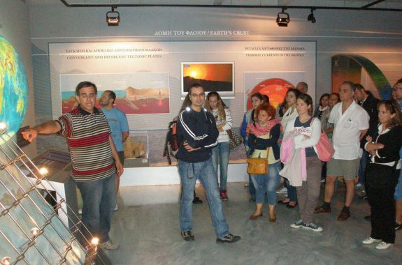 Πρυτάνεις και εκπρόσωποι Νησιωτικών Πανεπιστημίων περιηγήθηκαν στο Γεωπάρκο Λέσβου