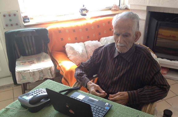 Κρήτη: 92χρονος λάτρης του Skype!