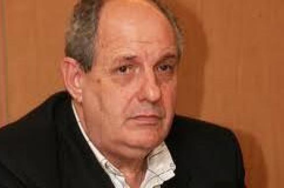 O Τέρενς Κουίκ σχολιάζει την απάντηση Στουρνάνα για το ενδεχόμενο κλείσιμο της ΔΟΥ Καλλονή