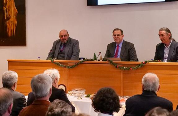 Στιγμιότυπο από την εκδήλωση κοπής της βασιλόπιτας και παρουσίασης του απολογισμού δράσεων 2025 του Μουσείου Φυσικής Ιστορίας Απολιθωμένου Δάσους Λέσβου, με τη συμμετοχή εκπροσώπων της αυτοδιοίκησης, της επιστημονικής κοινότητας και φορέων του νησιού.