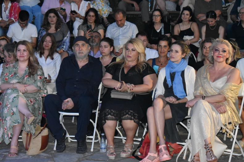 εε